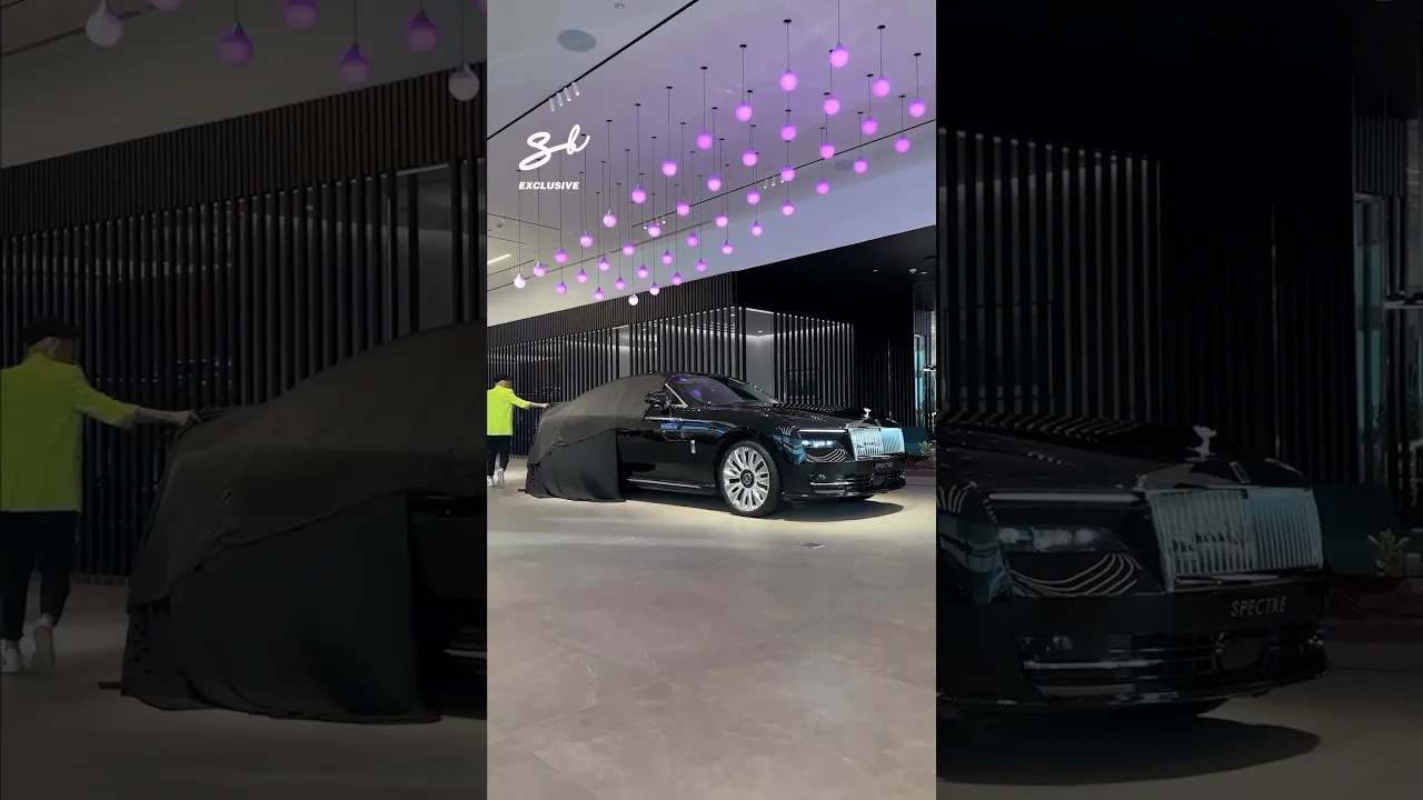 My custom Rolls-Royce Spectre, what do you think of the color and the light up Spirit? 😍 #cars