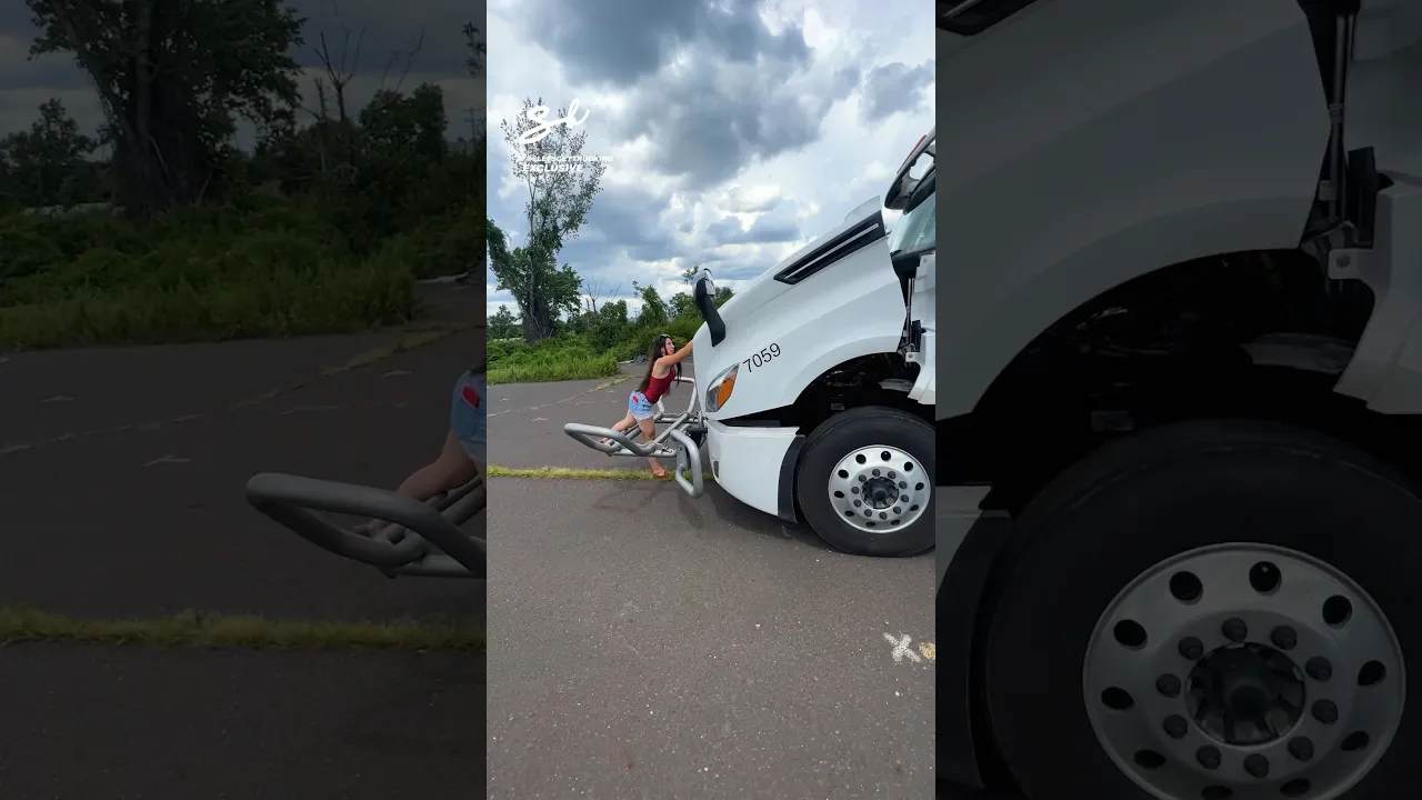 She's showing them how it is done! 😏👏 I 🎥: IG - views_from_truck #truck #lorry #car