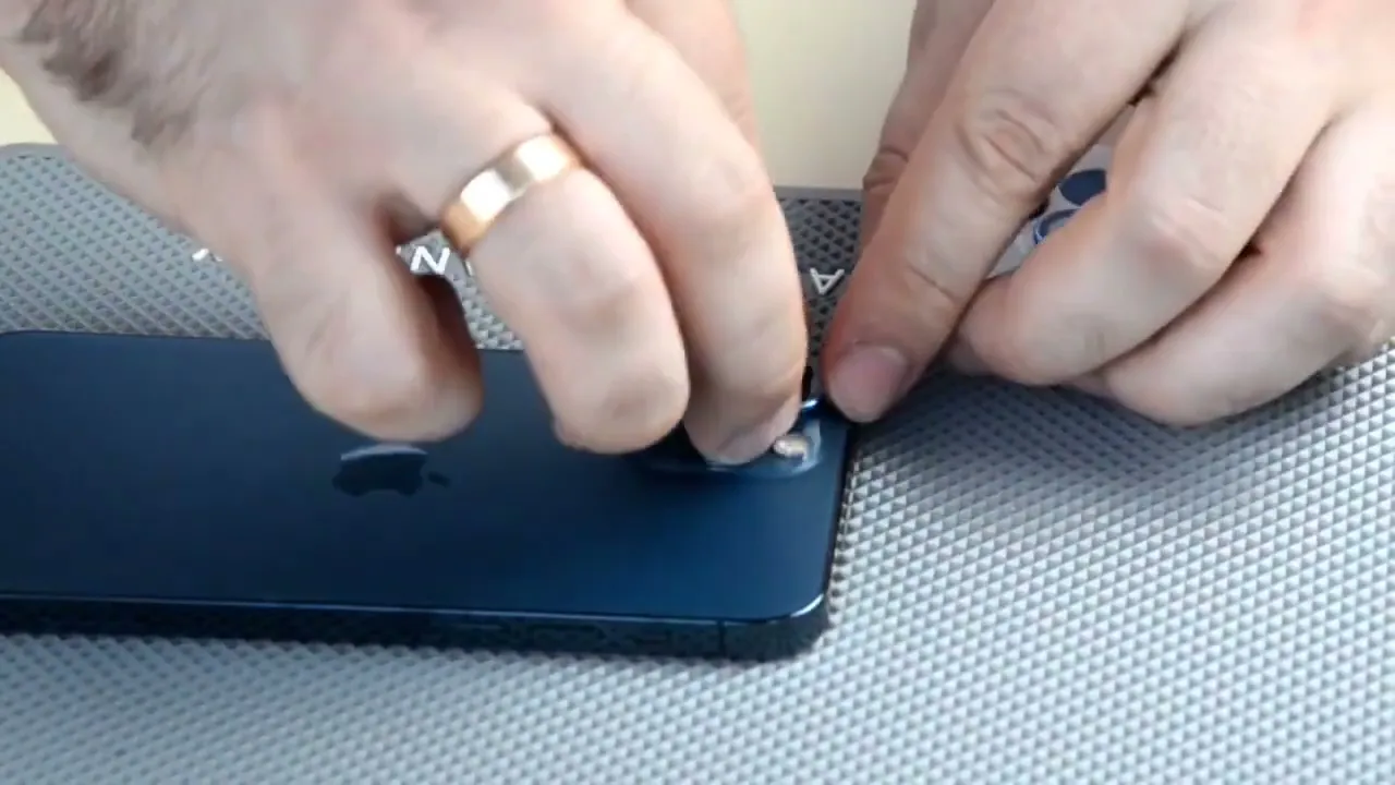 Захисне скло Metal Classic на камеру (в упак.) Apple iPhone 15 Pro (6.1") / 15 Pro Max (6.7"), Чорний / Midnight