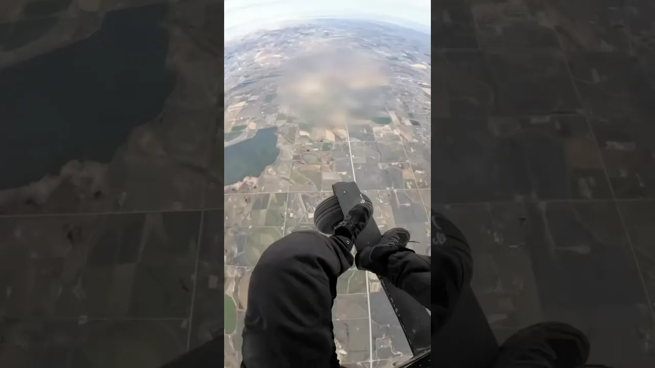 It's a good job they had backup parachutes 😅 #parachutes #skydiving #extreme