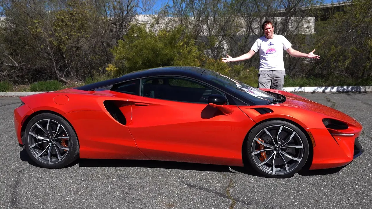 The McLaren Artura Is a $275,000 Ferrari-Fighter Supercar