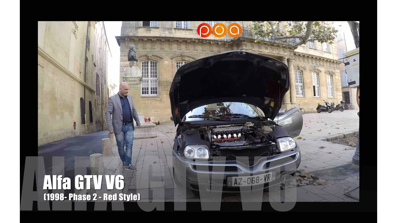 Quand une Alfa Romeo GTV V6 de 1998 rencontre une Mini de 1980