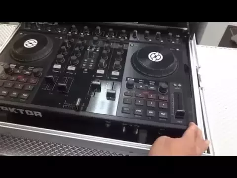 Miniature de la vidéo du produit pour Étui Odyssey FZTKS5BL Black Label pour Traktor Kontrol S4/S5