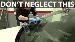 MC Hammer getting glass repair at Riis Bilglass