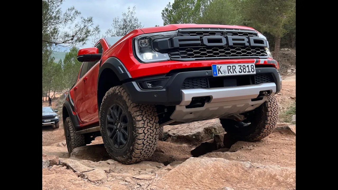 Ford Ranger Raptor i terrengløyper i Spania