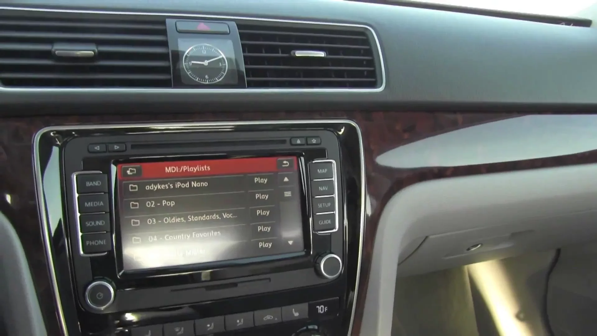 Quick Clips: 2012 Volkswagen Passat 2.5 SEL Interior