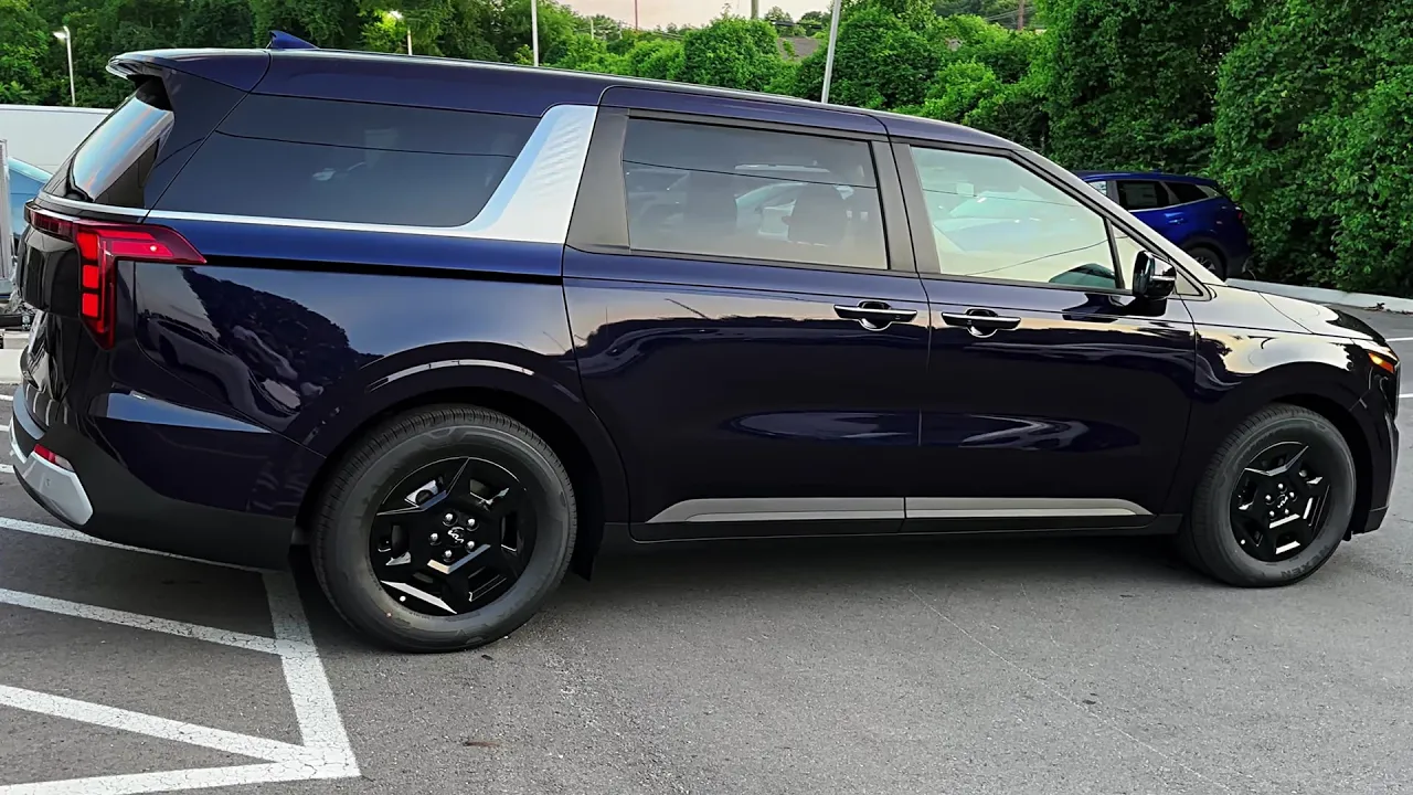 Kia Carnival (2024) - 9-Seater Luxury Minivan!