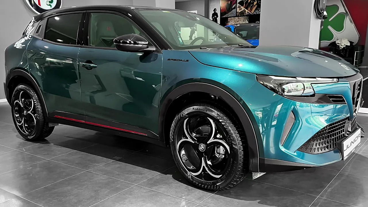 Alfa Romeo Junior (2025) - Bold, Attractive and Powerful SUV!