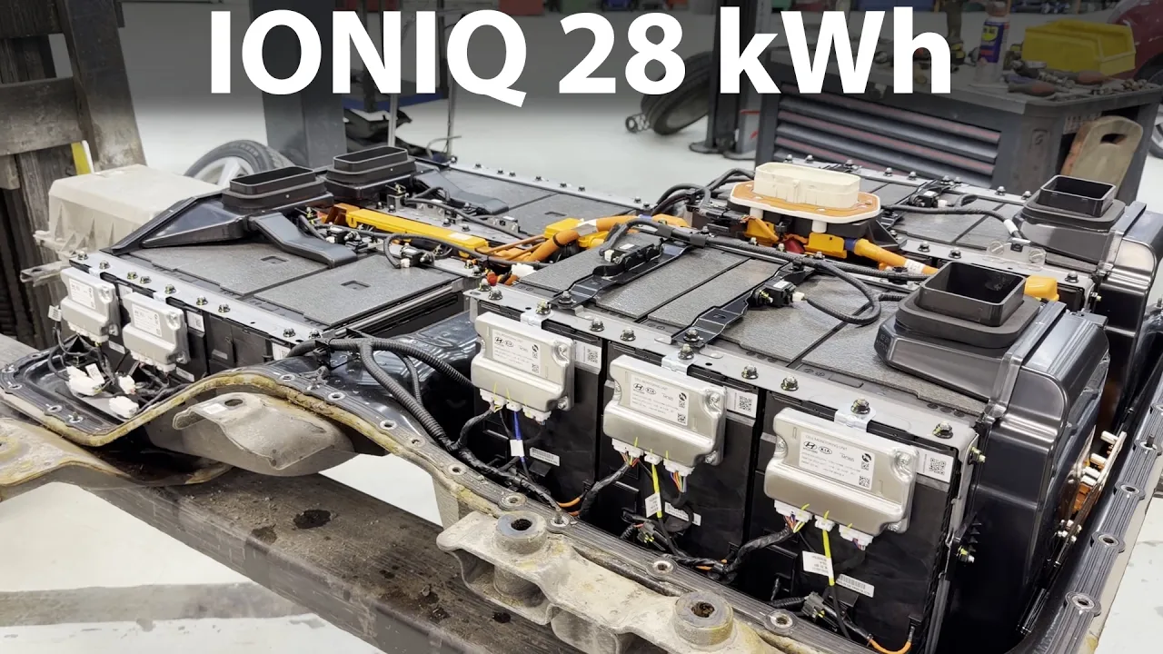 Elbilmek repairing the broken Hyundai Ioniq 28 kWh battery