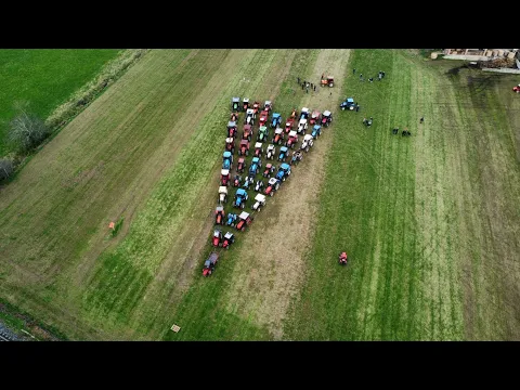 <span style="color:var(--accent)">Video:</span> Desertoli: in oltre 300 per l’albero di Natale agricolo