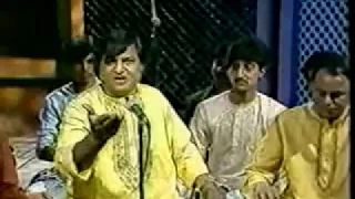 Jhoom barabar, the all time hit Aziz Naza live at Canada, very rare video