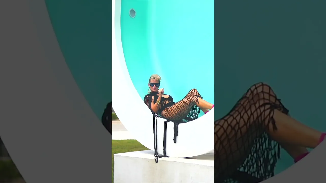 Mel Castaño: Infundiendo la paleta atrevida de Miami en obras maestras de la moda