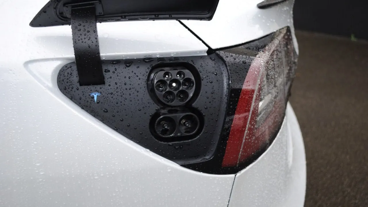 Why Tesla's Open Superchargers Benefit Everyone - Bonus Midweek Podcast