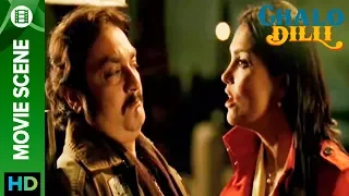 Lara Dutta insults Vinay Pathak - Chalo Dilli