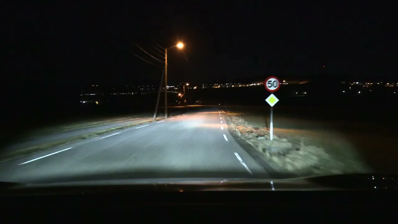 VW ID4 regular LED headlights test