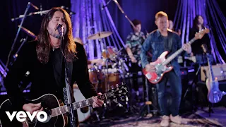 Foo Fighters - Waiting On A War (From The Tonight Show Starring Jimmy Fallon)