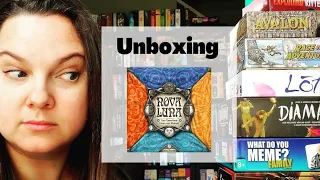 Unboxing Nova Luna