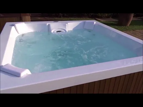 SPA com Hidromassagem Aquecedor Cromoterapia 89x180x180cm J185 VIP Confort Jacuzzi