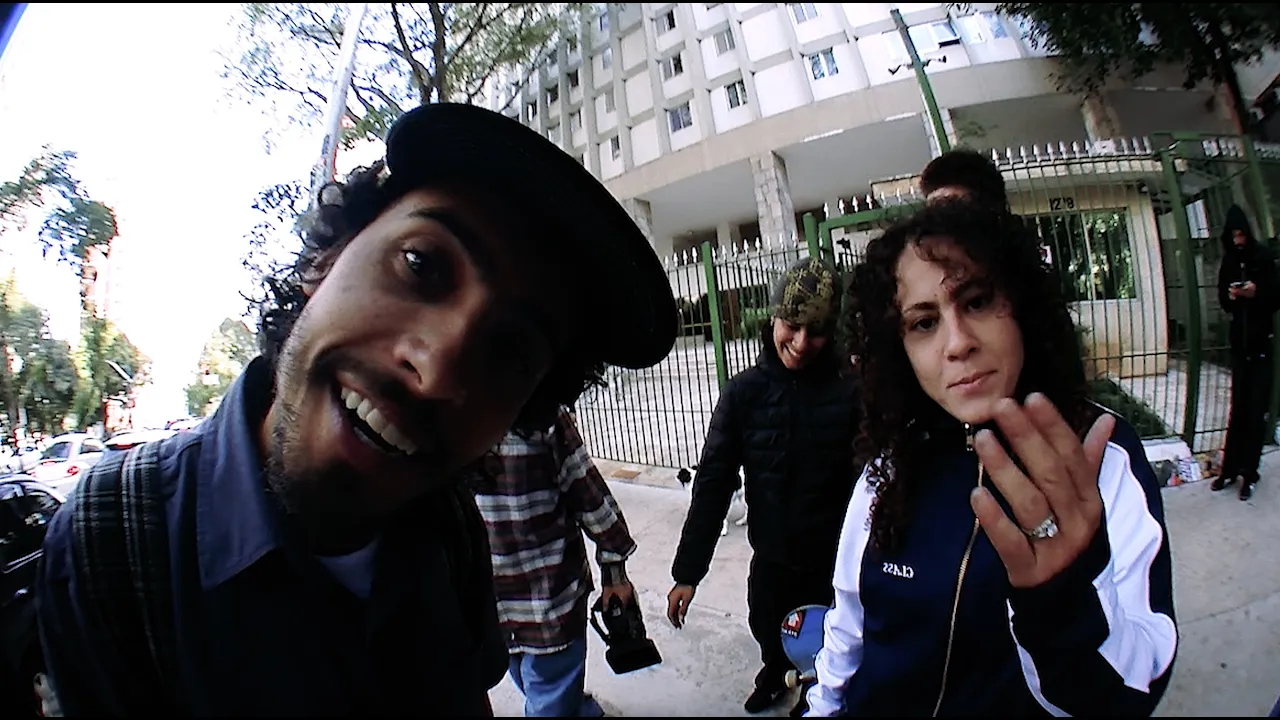 Vídeo de 77 On Store