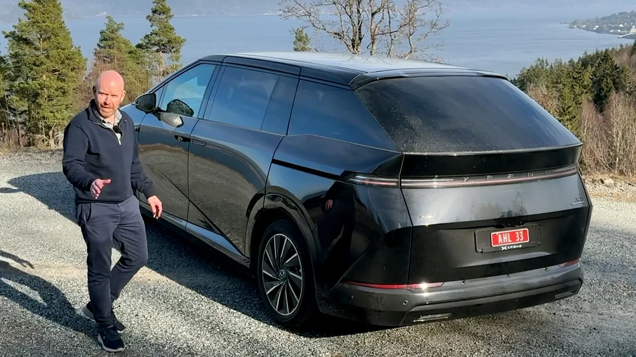 Test av Xpeng X9: Familiebuss med rakettlading
