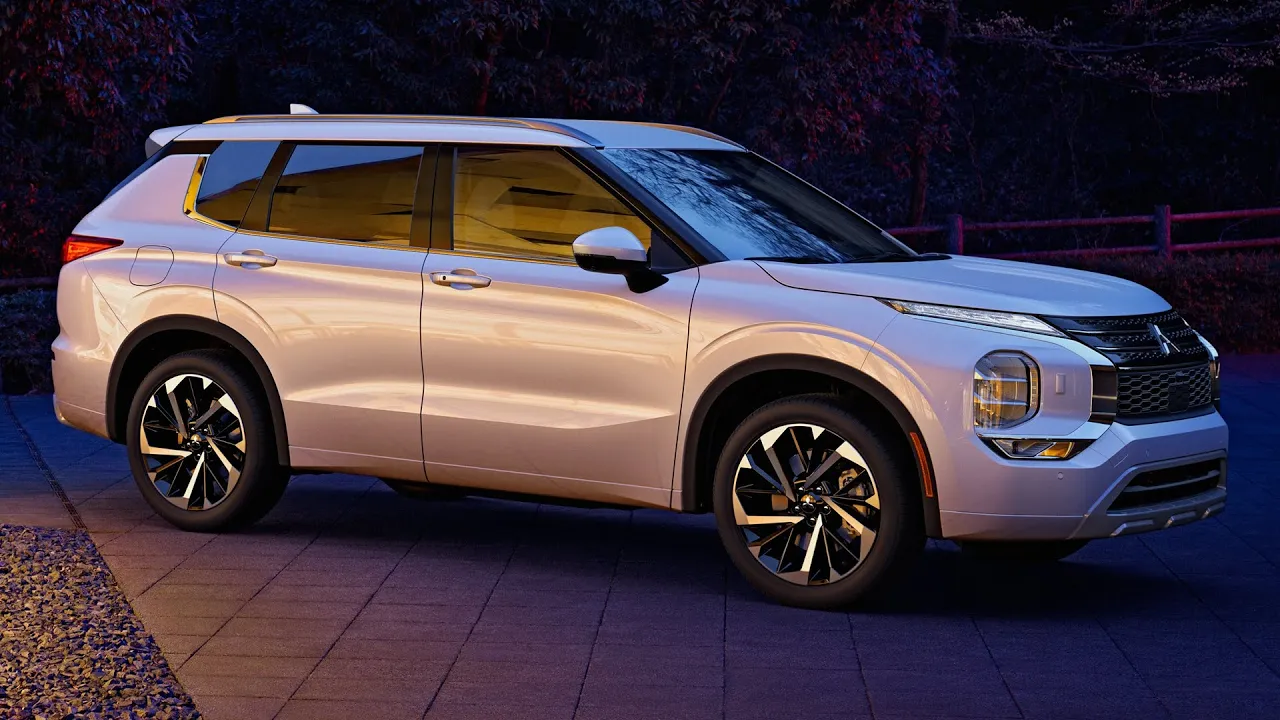 2022 Mitsubishi Outlander - interior Exterior and Driving
