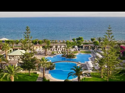 Aussicht auf den Pool und das Meer vom Sheraton Rhodes Resort Hotel.