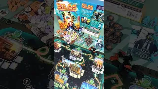 Aliens, Cows & Brainwashing! Unboxing Silos #boardgameshorts