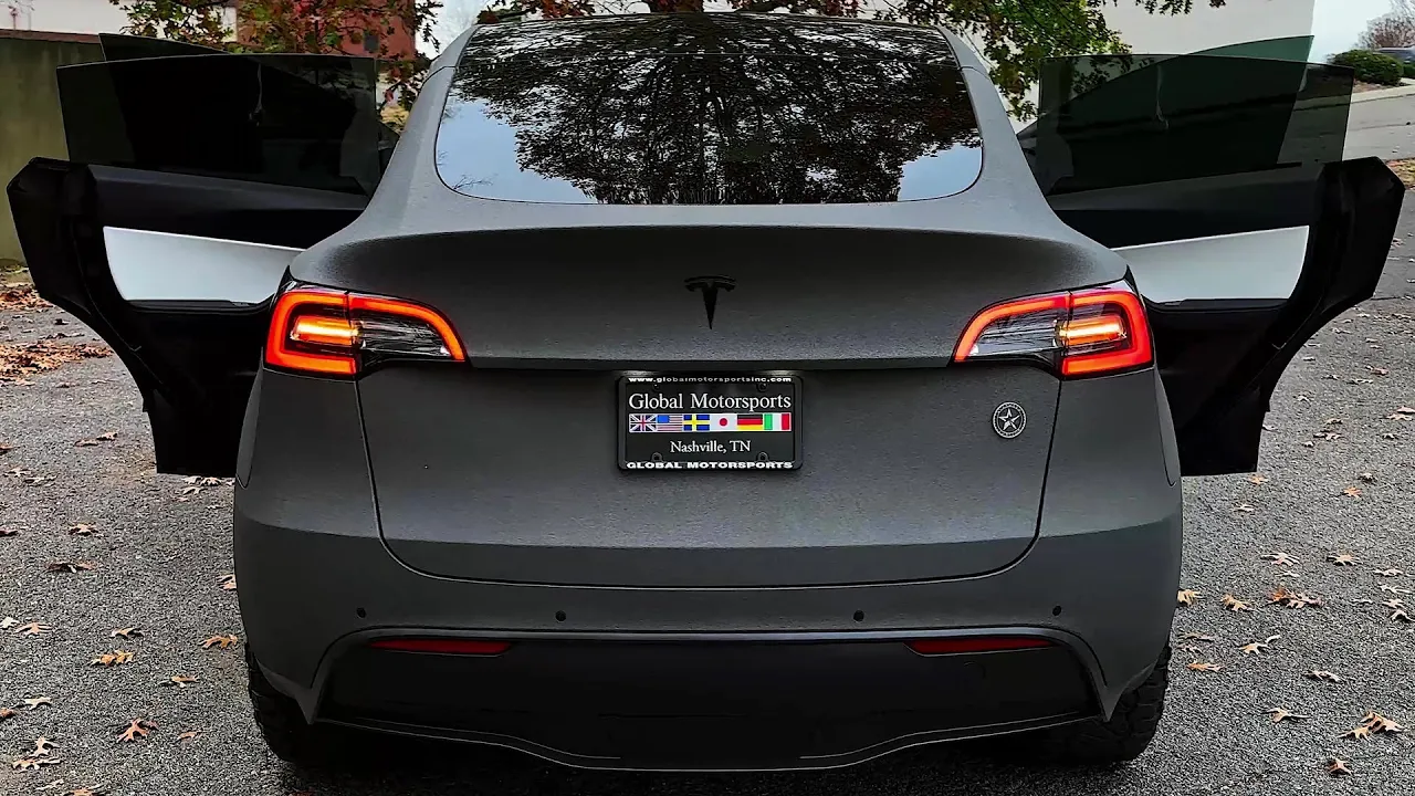 2022 Tesla Model Y - interior and Exterior Details (High-Tech SUV)