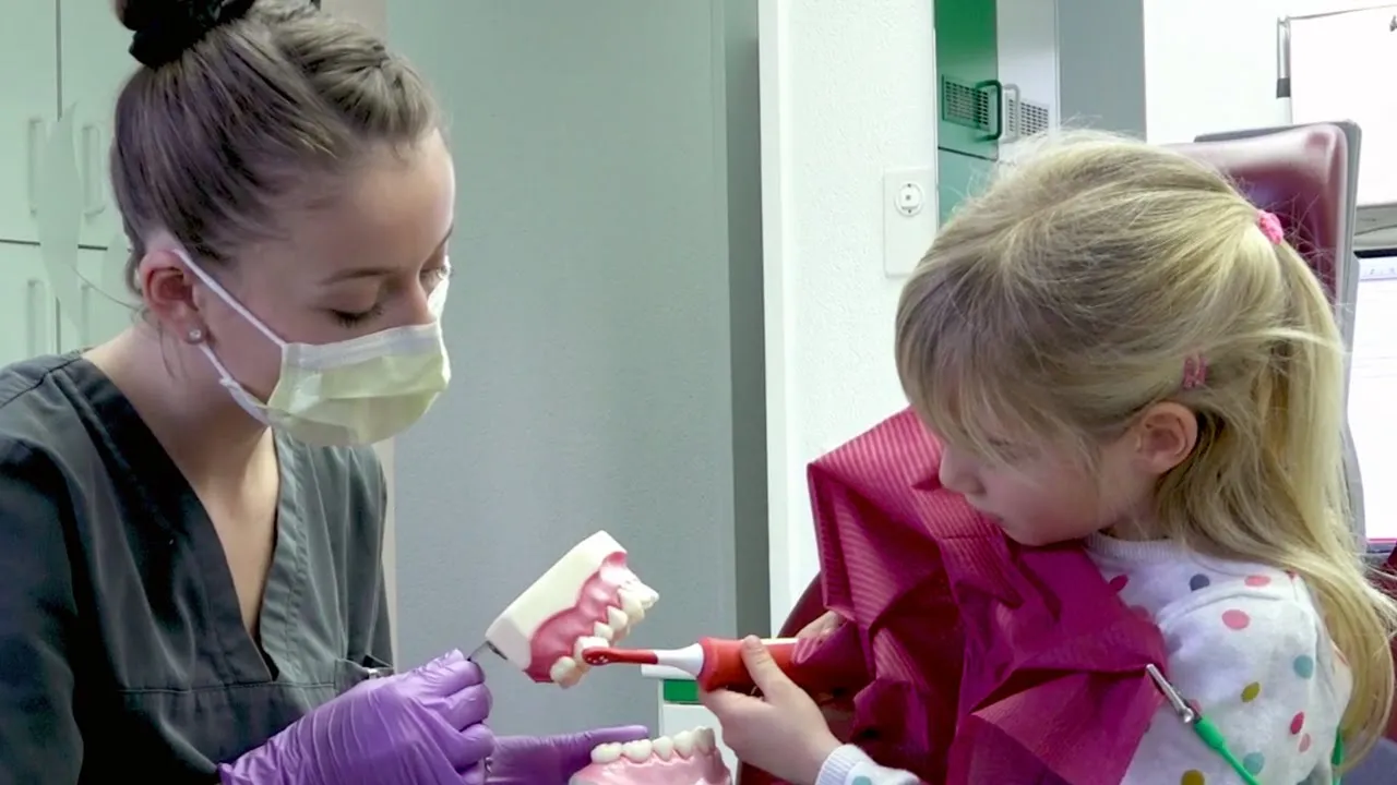 Dentalassistent/in EFZ – Clip