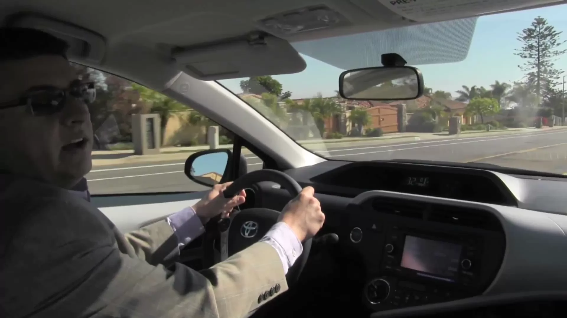 Quick Clips: 2012 Toyota Prius c hybrid hatchback review