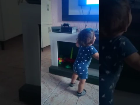 BRYAN DANÇANDO COM PATATI PATATA KKKK