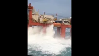 This is how dangerous it is to work on Oil Rigs 😱😨
