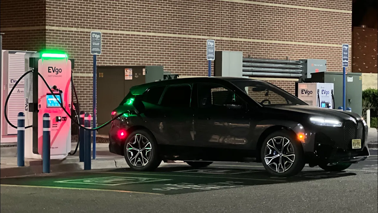 Here's How The BMW iX (105kWh Usable) DC Fast Charges From 0-100%