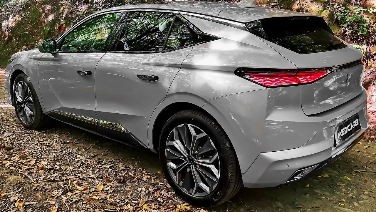 2022 DS 4 - Charismatic Luxury Small SUV!