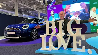 Sniktitt - Mini Cooper SE Electric 2024 - sjekk infotainment-skjermen!