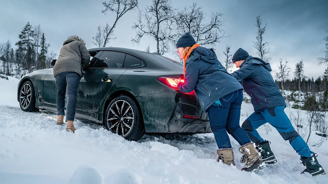 Hjelp vi sitter fast! Seks elbiler testes i en bratt kneik - kommer vi opp?