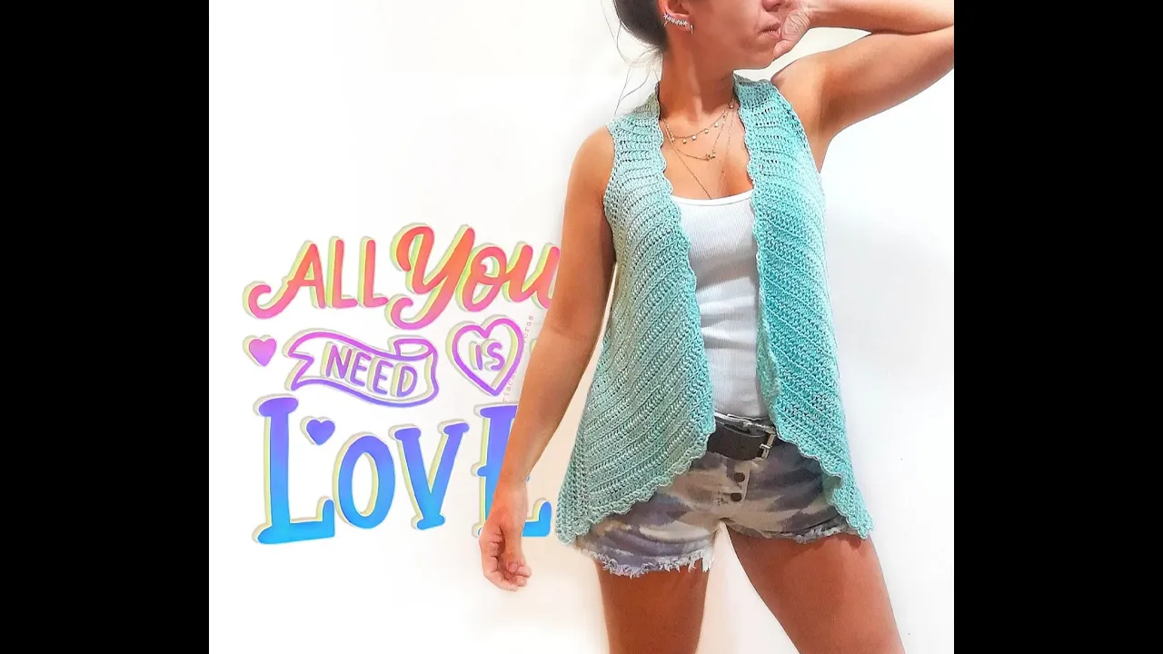 Chaleco Agua a crochet en azul turquesa, sin mangas y abierto por delante, diseñado por Soy Vane.