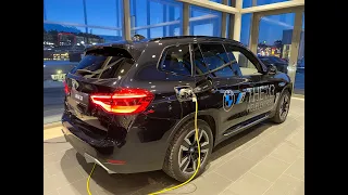BMW iX3 utstilt i butikk