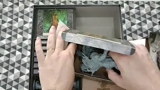 Exploring my Death May Die organizer box from @BucaneirosJogosBrasil