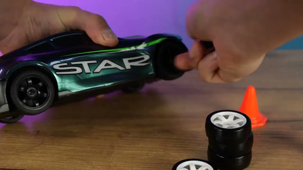 Дрифтовый автомобиль с подсветкой и тремя режимами скорости