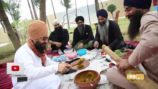 Kade Kade Apne Aap Layi Vi Time Kad Leya Kariye