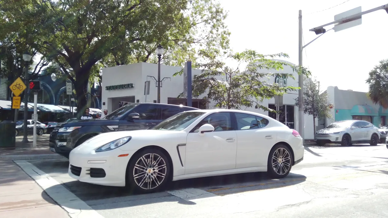 Walking tour of Coconut Grove
