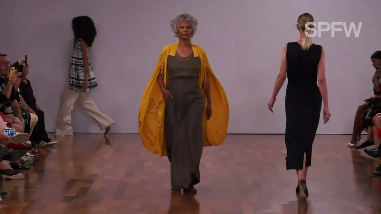 Vídeo de Jerônima Baco | CORSETS SOB MEDIDA