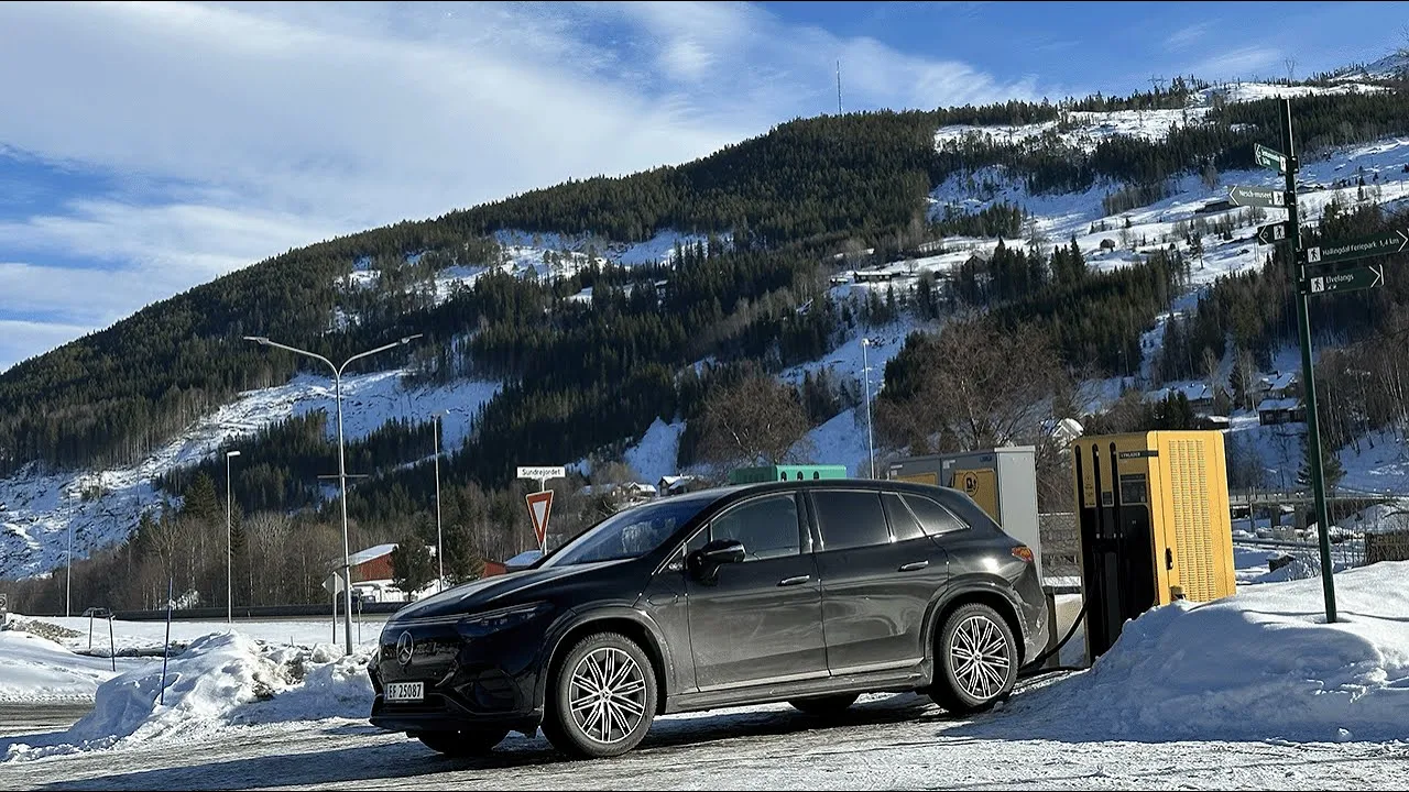 Mercedes EQS SUV Road Trip | 500km across Norway