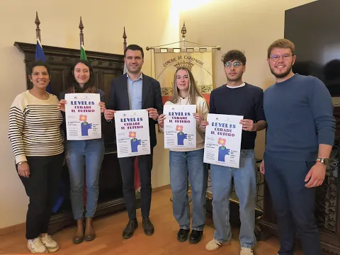 <span style="color:var(--accent)">Video:</span> Il comune di Capannori celebra i neo diciottenni con il progetto ‘Level 18 – Curare il futuro’
