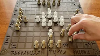 How to play Hnefatafl