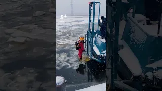 Ice Water Diving! 🧊 #sea #deepdiving #ice