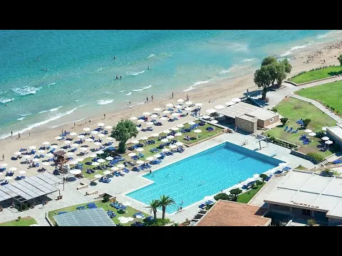 Luftaufnahme des Kernos Beach Hotel & Bungalows mit Pool und Strand