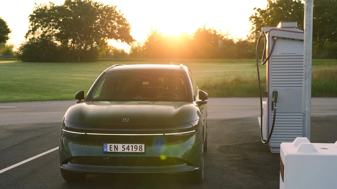 Å kjøre Zeekr 7X - Autobahn, ADAS og komfort