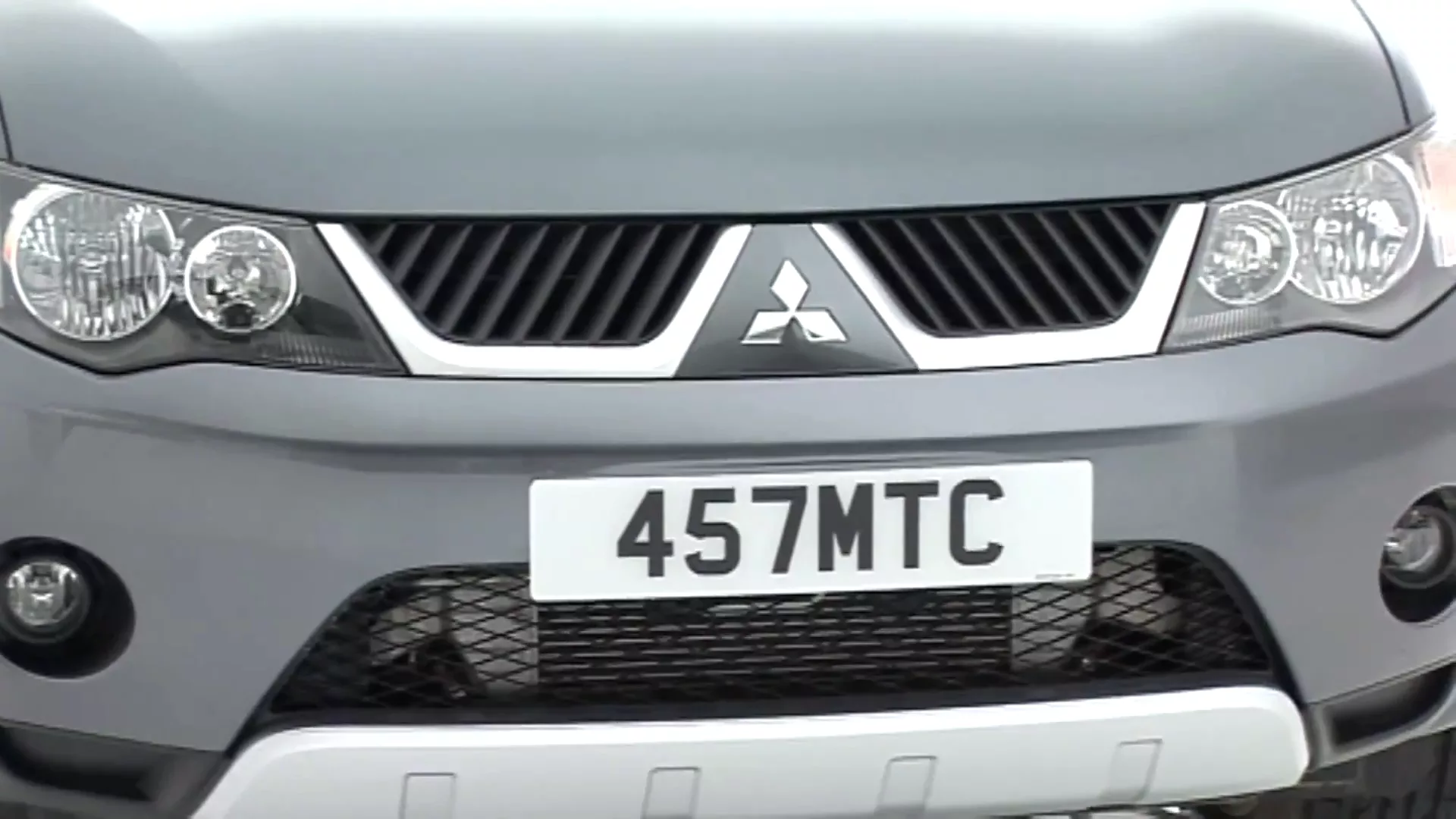 Mitsubishi Outlander review - What Car?
